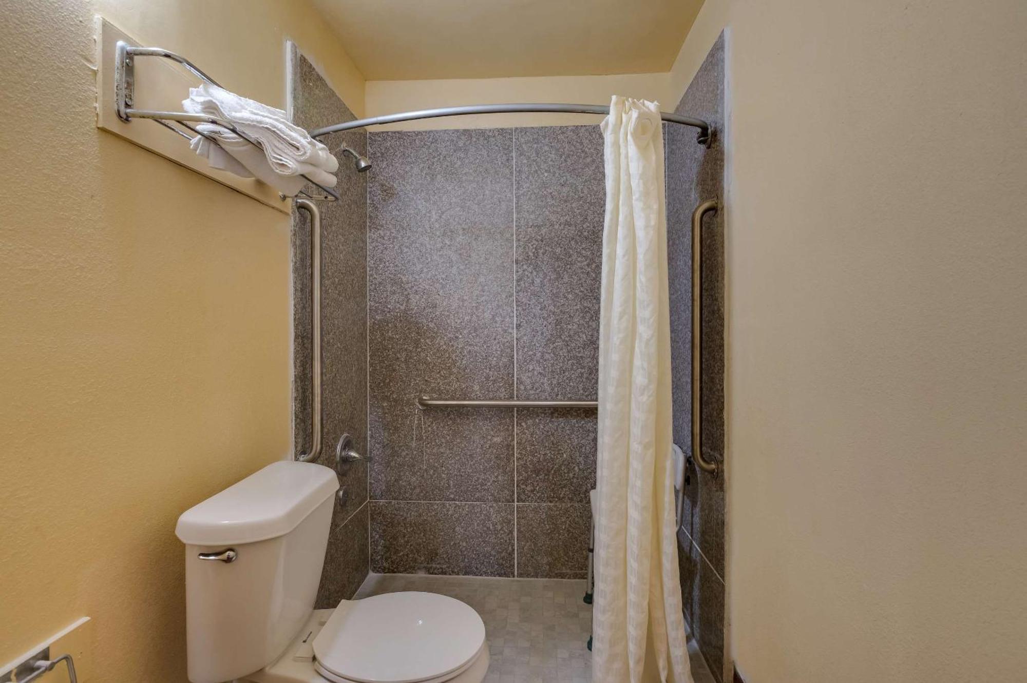 Rodeway Inn & Suites East New Orleans Exteriör bild