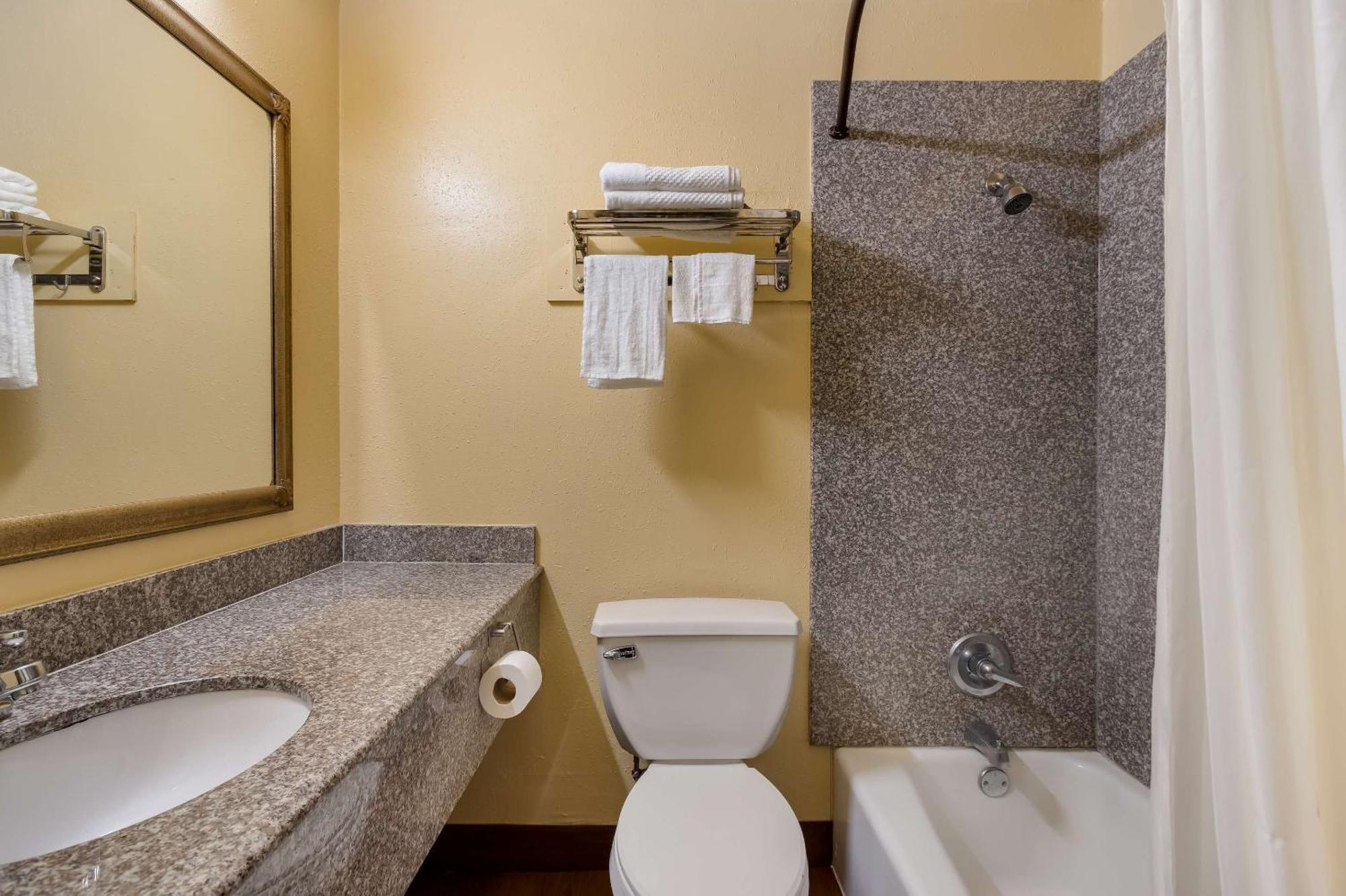 Rodeway Inn & Suites East New Orleans Exteriör bild