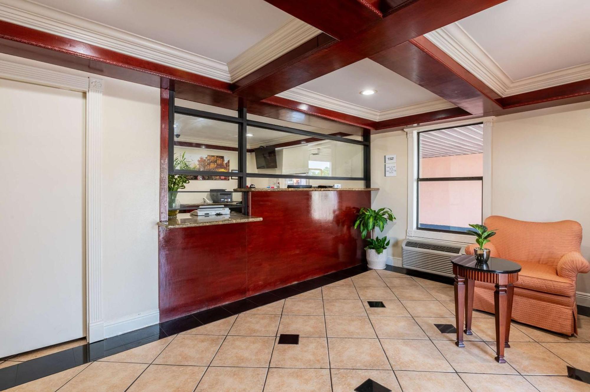 Rodeway Inn & Suites East New Orleans Exteriör bild